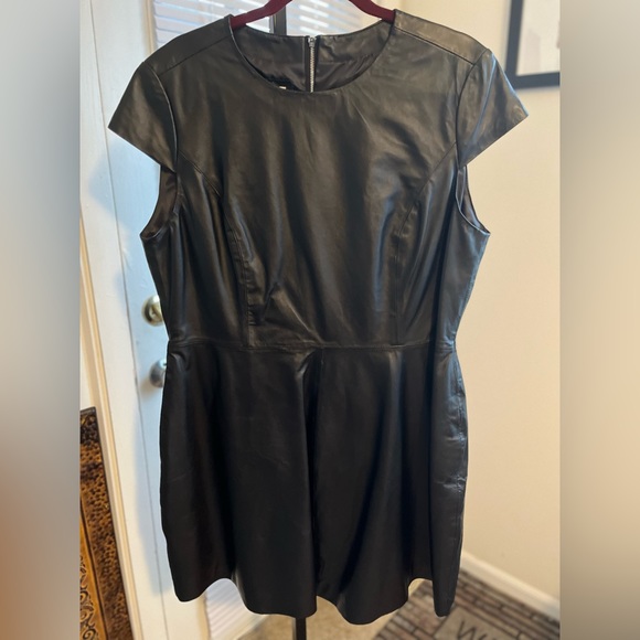 NEIMAN MARCUS NWOT AUTHENTIC GENUINE BLK LEATHER CAP SLEEVES SOFT DRESS - Picture 1 of 16